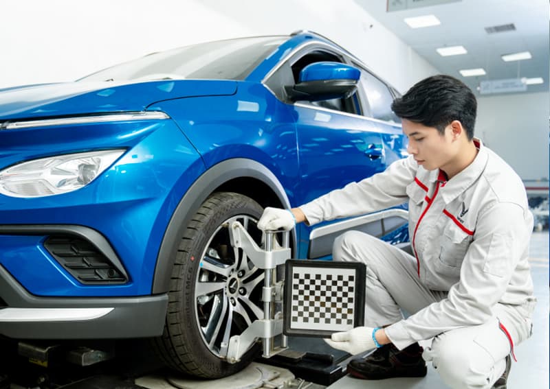 CĂN CHỈNH GÓC ĐẶT BÁNH XE VÀ CÂN BẰNG LỐP