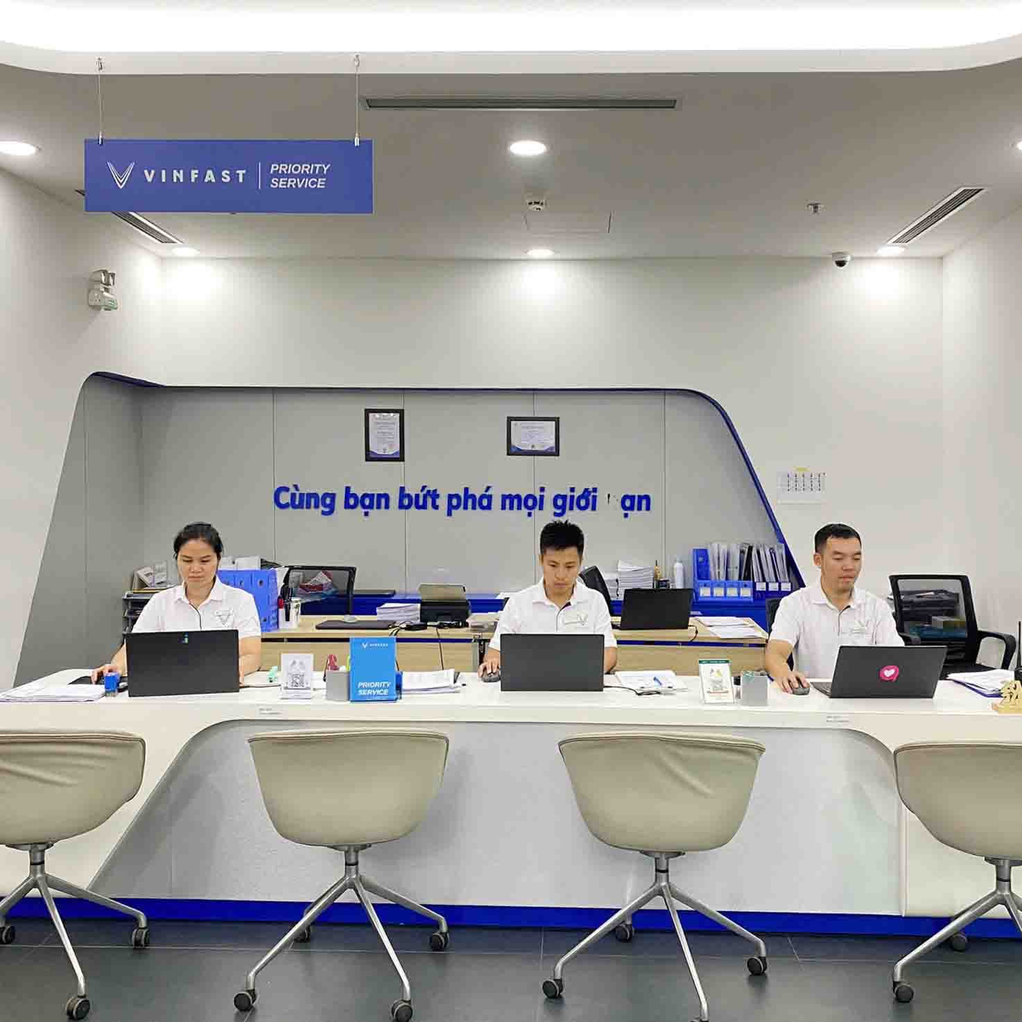 Xưởng dịch vụ và trạm sạc Phương Đông 7