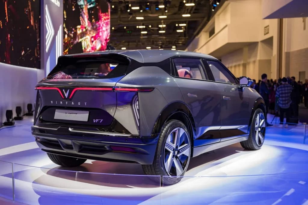 ĐUÔI XE VINFAST VF7